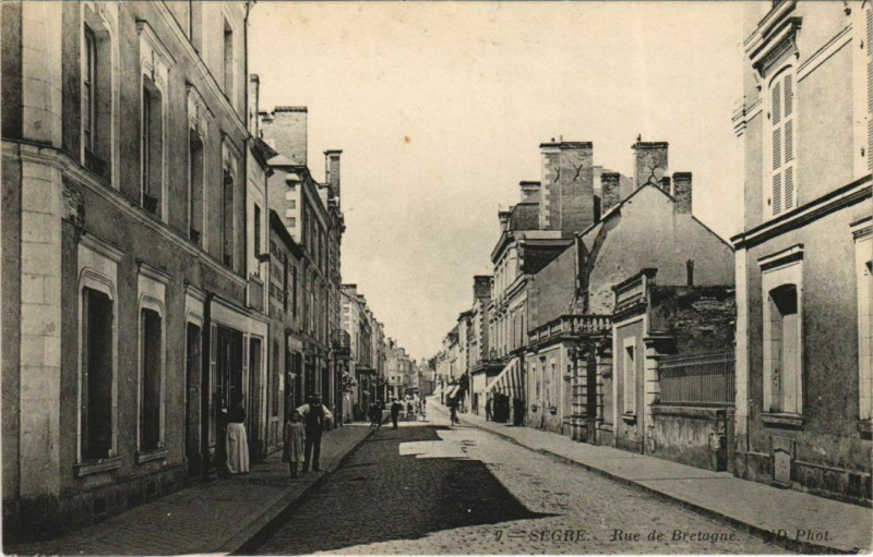 Carte postale ancienne Segre Rue de Bretagne