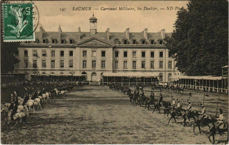 Carte postale ancienne Saumur Carrousel Militaire - Les Doubler à Saumur