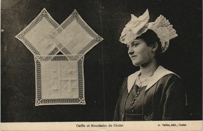 Carte postale ancienne Cholet Coiffe et Mouchoirs de Cholet à Cholet