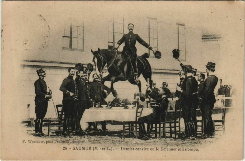 Carte postale ancienne Saumur Dernier Convive ou le Dejeuner Interrompu à Saumur