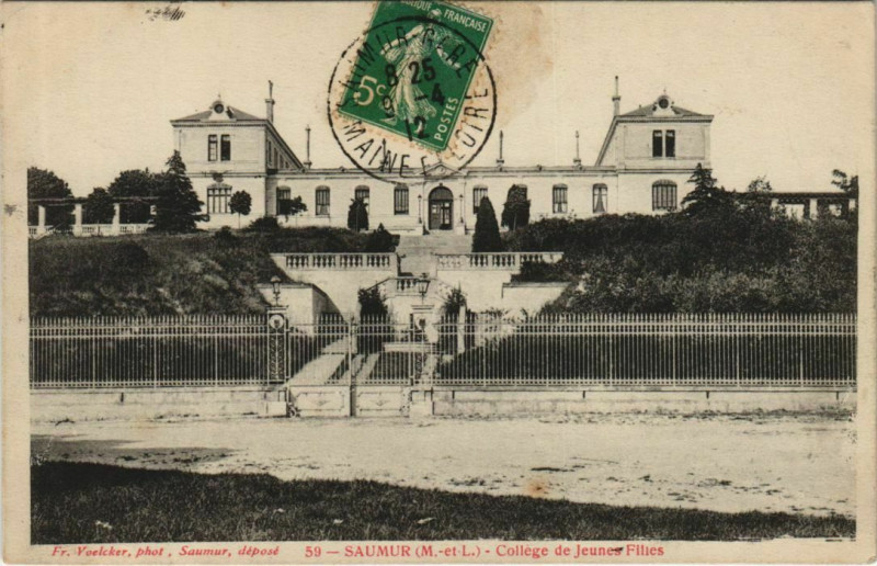 Carte postale ancienne Saumur College de Jeunes Filles à Saumur