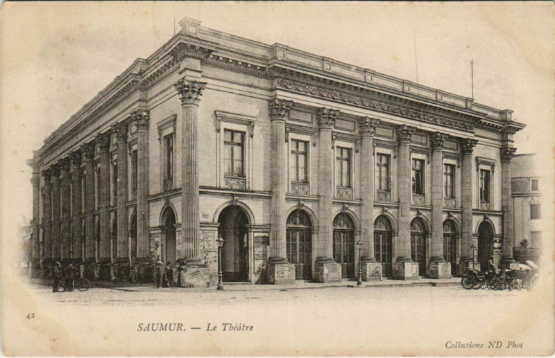 Carte postale ancienne Saumur Le Theatre à Saumur