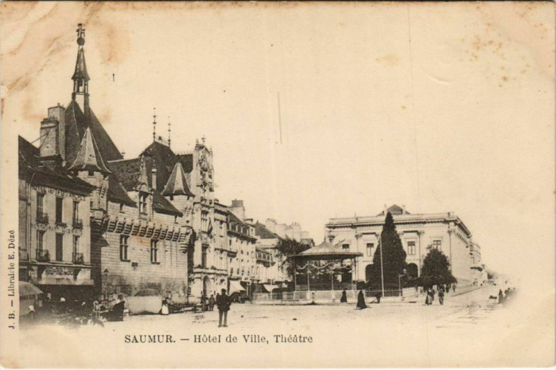 Carte postale ancienne Saumur Hotel de Ville - Theatre à Saumur
