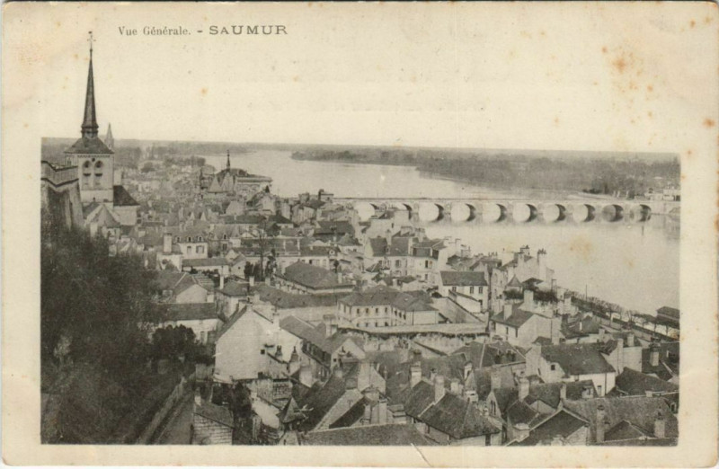 Carte postale ancienne Saumur Vue Generale à Saumur