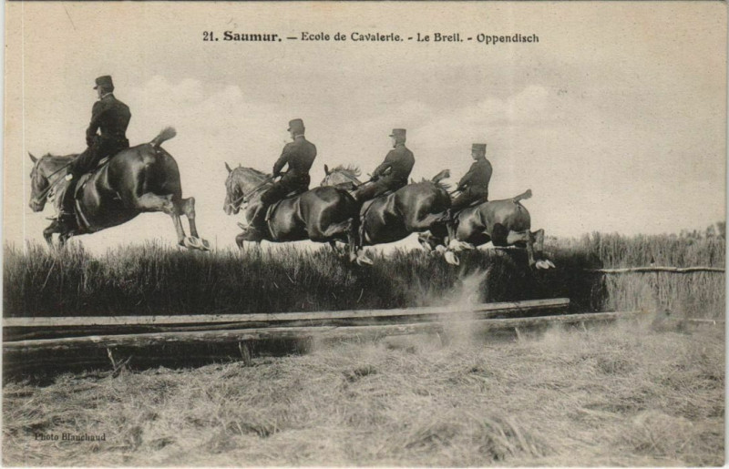 Carte postale ancienne Saumur Ecole de Cavaleire - Le Breil - Oppendisch à Saumur