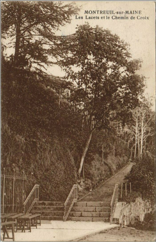 Carte postale ancienne Montreuil-sur-Maine Les Lacets et le Chemin de Croix à Montreuil-sur-Maine