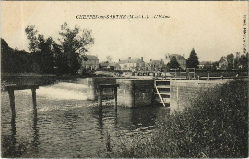 Carte postale ancienne Cheffes-sur-Sarthe L'Ecluse à Cheffes