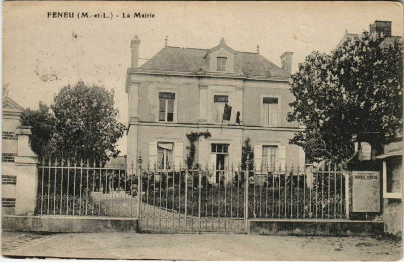 Carte postale ancienne Feneu La Mairie à Feneu