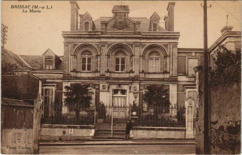 Carte postale ancienne Brissac La Mairie