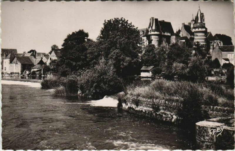 Carte postale ancienne Durtal Le Barrage sur le Loir et le Chateau à Durtal