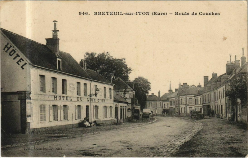 Carte postale ancienne Breteuil-sur-Iton Route de Couches à Breteuil