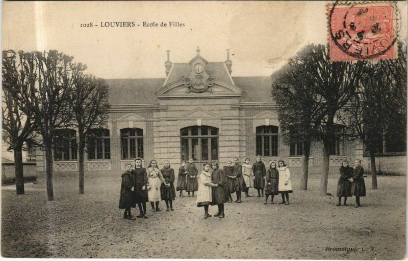 Carte postale ancienne Louviers Ecole de Filles à Louviers