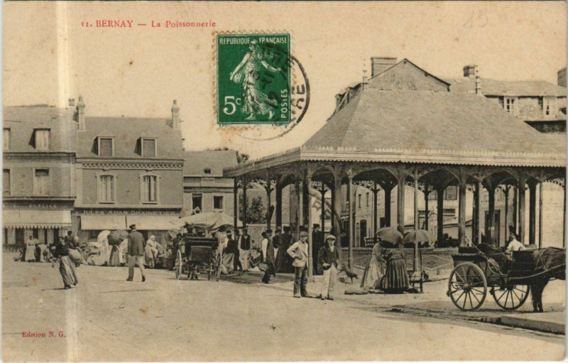 Carte postale ancienne Bernay La Poissonnerie à Bernay