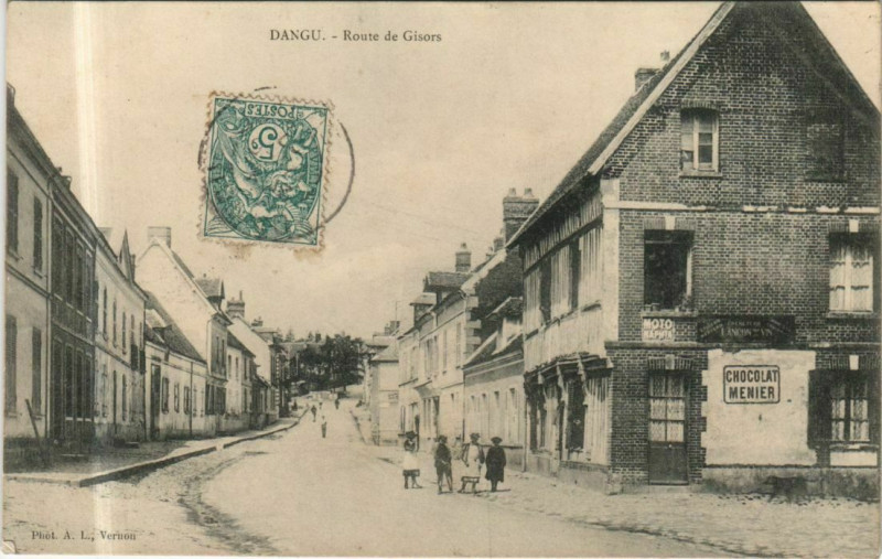 Carte postale ancienne Dangu Route de Gisors à Dangu
