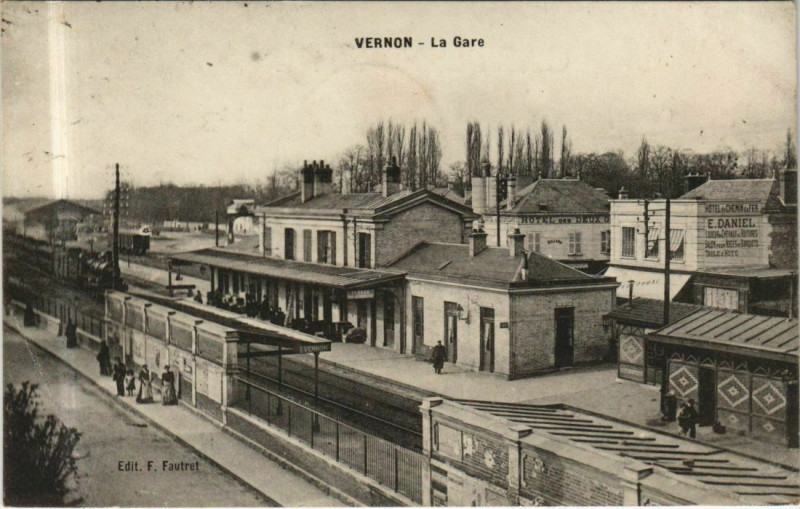 Carte postale ancienne Vernon La Gare à Vernon
