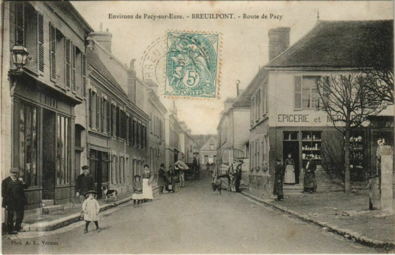 Carte postale ancienne Breuilpont Route de Pacy à Breuilpont