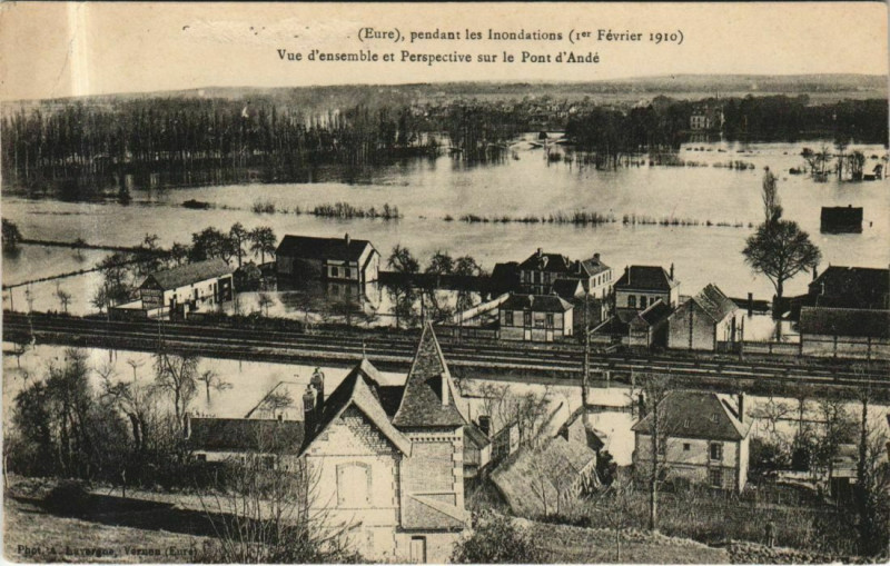 Carte postale ancienne Ande Inondations - Vue d'Ensemble sur le Pont d'Ande - 1910