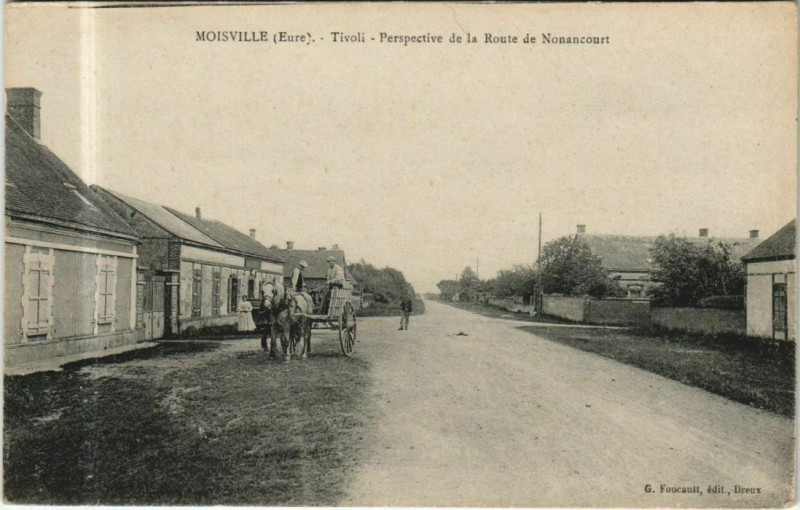 Carte postale ancienne Moisville Tivoli - Perspective de la Route de Nonancourt à Moisville