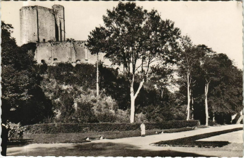 Carte postale ancienne Gisors La Tour Saint-Thomas à Gisors