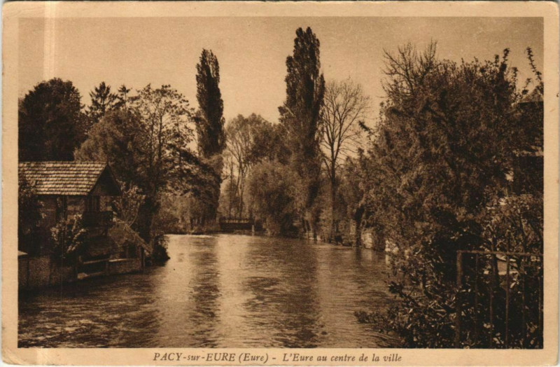 Carte postale ancienne Pacy-sur-Eure L'Eure au Centre de la Ville à Pacy-sur-Eure