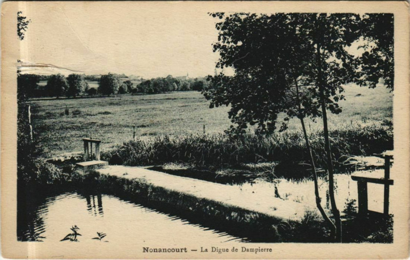 Carte postale ancienne Nonancourt La Digue de Dampierre à Nonancourt