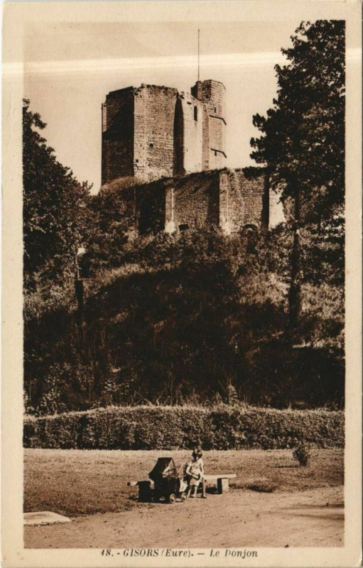 Carte postale ancienne Gisors Le Donjon à Gisors
