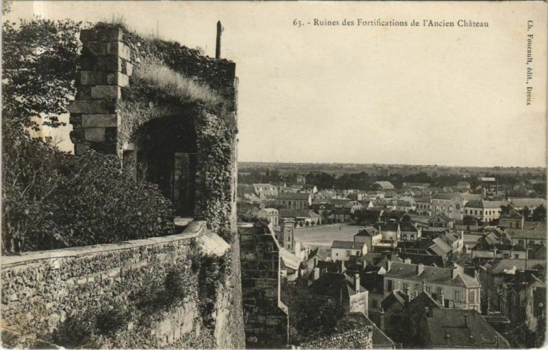 Carte postale ancienne Ruines des Fortifications de l'Ancien Chateau