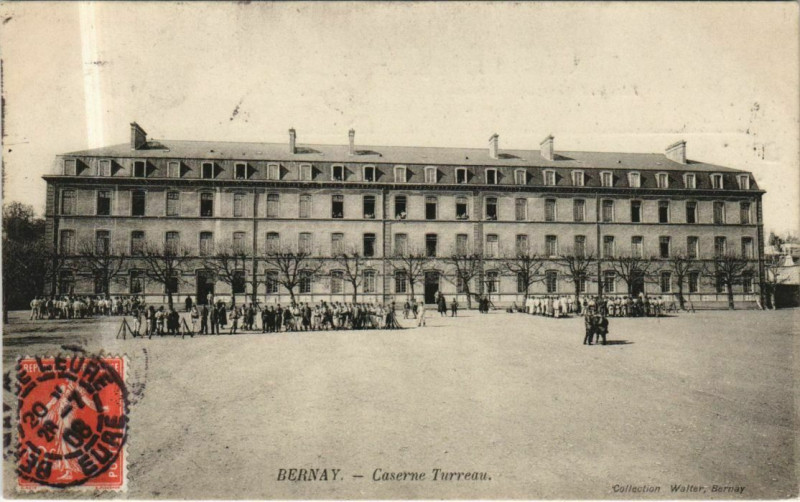 Carte postale ancienne Bernay Caserne Turreau à Bernay