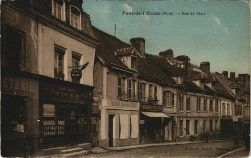 Carte postale ancienne Pont-de-l'Arche Rue de Paris