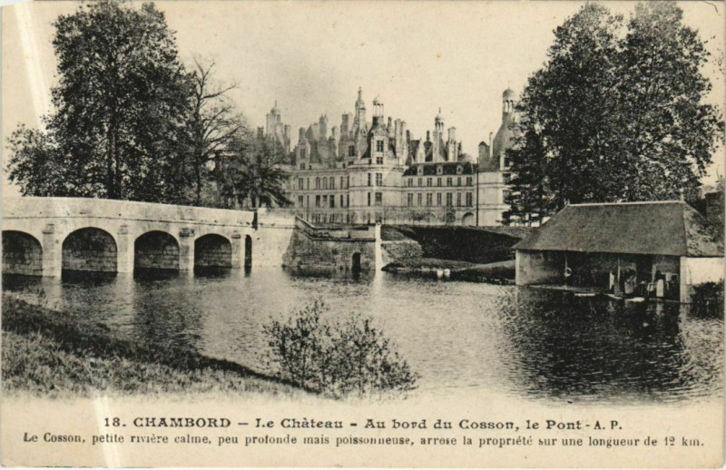 Carte postale ancienne Chambord Le Chateau - Au Bord du Cosson - Le Pont à Chambord