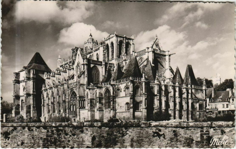 Carte postale ancienne Gisors La Cathedrale à Gisors