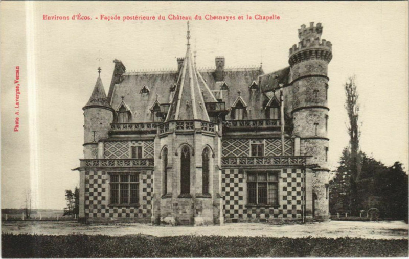 Carte postale ancienne Ecos Chateau du Chesnayes et la Chapelle
