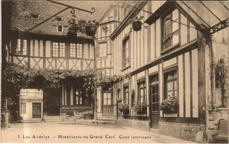Carte postale ancienne Les Andelys Hostellerie du Grand Cerf - Cour Interieure aux Andelys