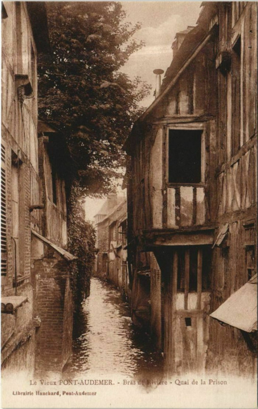 Carte postale ancienne Pont-Audemer Bras de Riviere - Quai de la Prison à Pont-Audemer