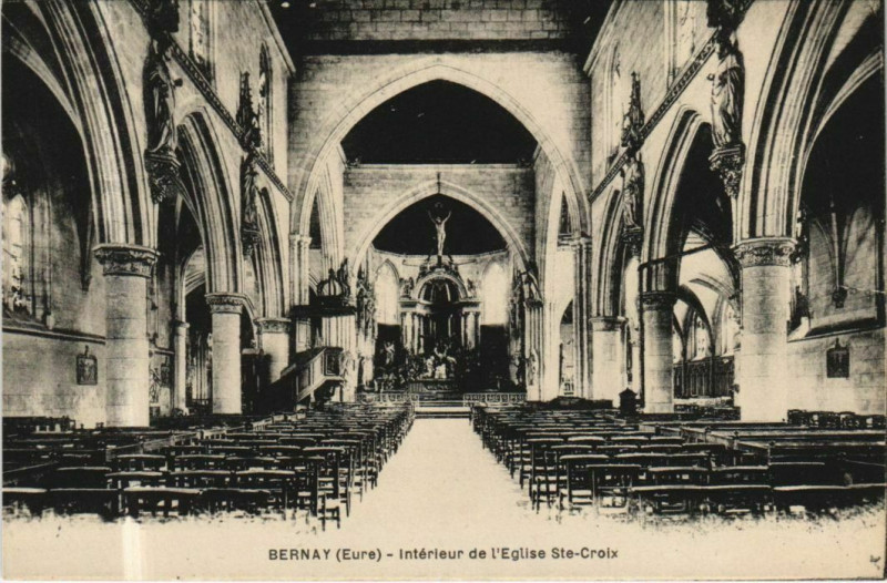 Carte postale ancienne Bernay Interieur de l'Eglise Sainte-Croix à Bernay