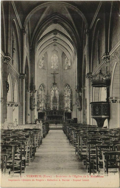 Carte postale ancienne Verneuil-sur-Avre Interieur de l'Eglise de la Madeleine