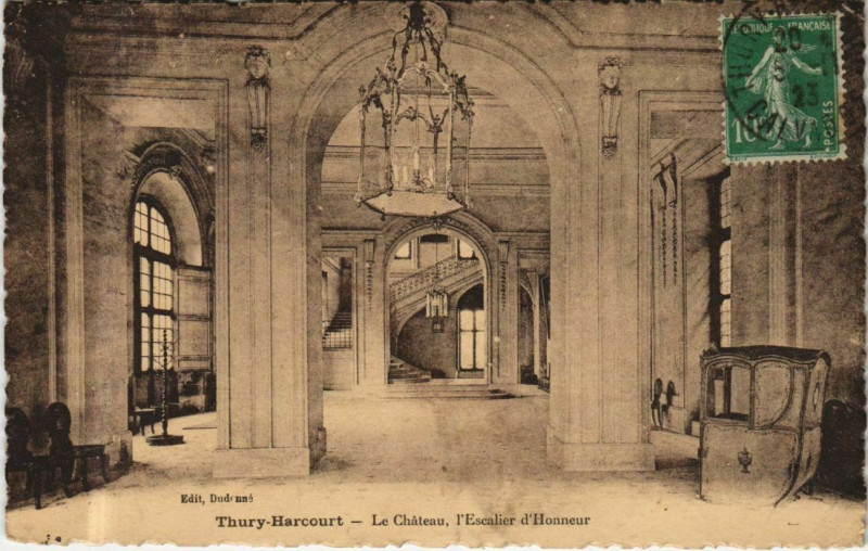 Carte postale ancienne Thury-Harcourt Le Chateau - L'Escalier d'Honneur à Harcourt