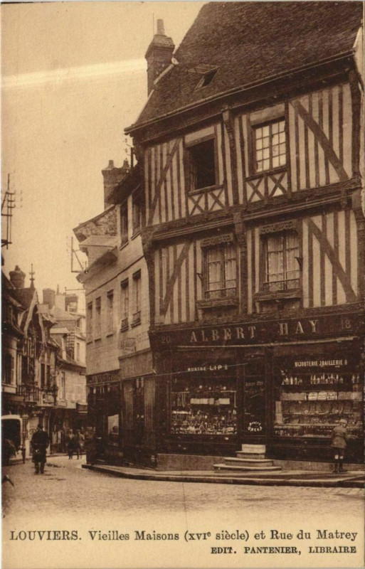 Carte postale ancienne Louviers Vieilles Maisons et Rue du Matrey à Louviers