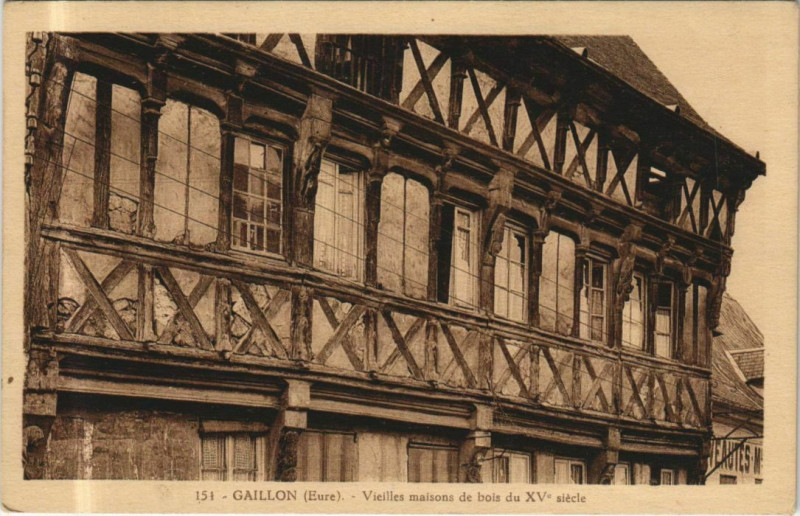 Carte postale ancienne Gaillon Vieilles Maisons du Bois à Gaillon
