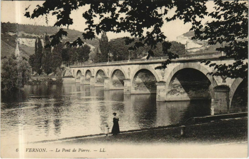 Carte postale ancienne Vernon Le Pont di Pierre à Vernon