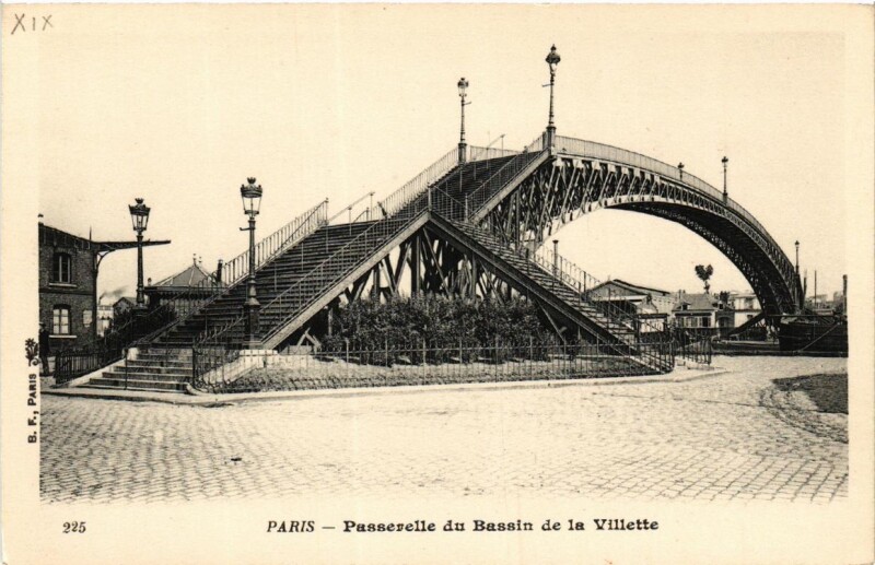 Carte postale ancienne Passerelle du Bassin de la Villette à Paris 19e