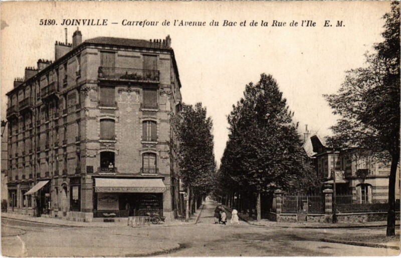 Carte postale ancienne Joinville le Pont Carrefour de l'Avenue du Bac France à Joinville-le-Pont