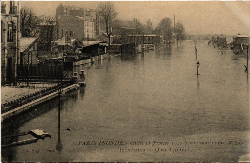 Carte postale ancienne Paris inondé - Cliché du 28 Janvier 1910 - L'Inondation au Quai d'Auteuil à Paris 16e