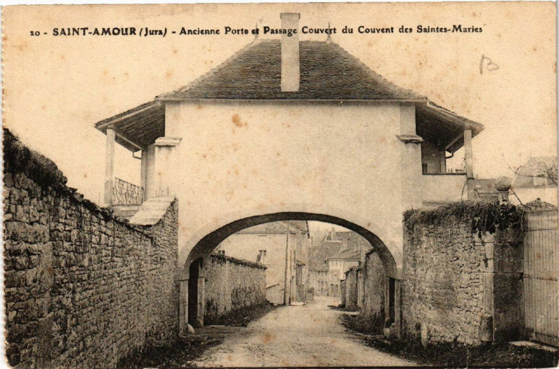 Carte postale ancienne Saint-Amour Ancienne Porte et Passage Couvert du Couvent à Our