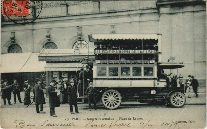 Carte postale ancienne Autobus - Place de Rennes à Paris 6e