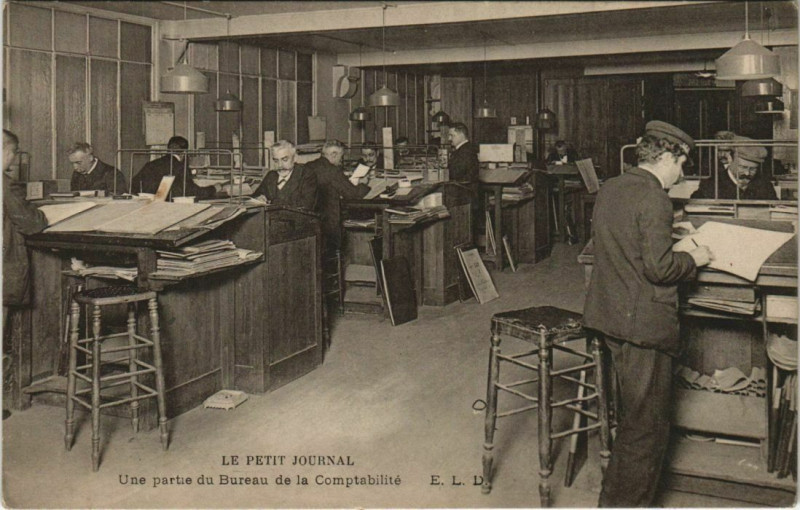 Carte postale ancienne Le Petit Journal Paris Ue partie du Bureau de la Comptabilité
