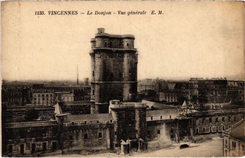 Carte postale ancienne Vincennes Le Donjon-Vue Generale France à Vincennes