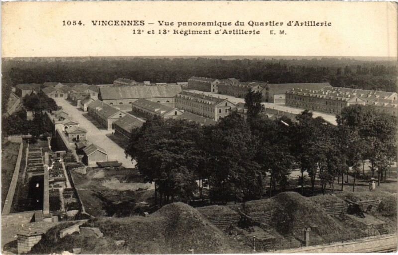 Carte postale ancienne Vincennes Vue panoramique du Quartier d'Artillerie France à Vincennes