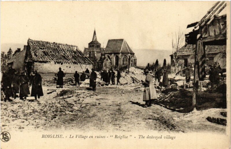 Carte postale ancienne Roiglise - Le Village en ruines - Roiglise - The destroyed à Roiglise