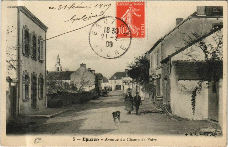 Carte postale ancienne Eguzon Avenue du Champ de Foire France